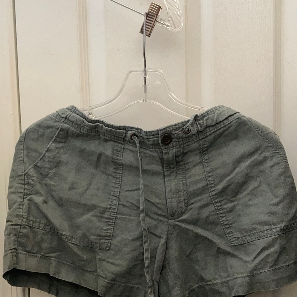 FINAL MARKDOWN Ladies gap Shorts six